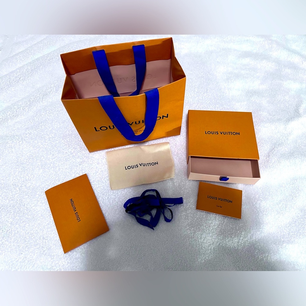 Louis Vuitton wallet box, dust bag, bag, ribbon, etc.